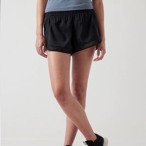 Athleta Mesh Racer Run Short 4” Size XL